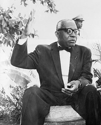 Франсуа Дювалье у ленты есть интересная статья про него и сына