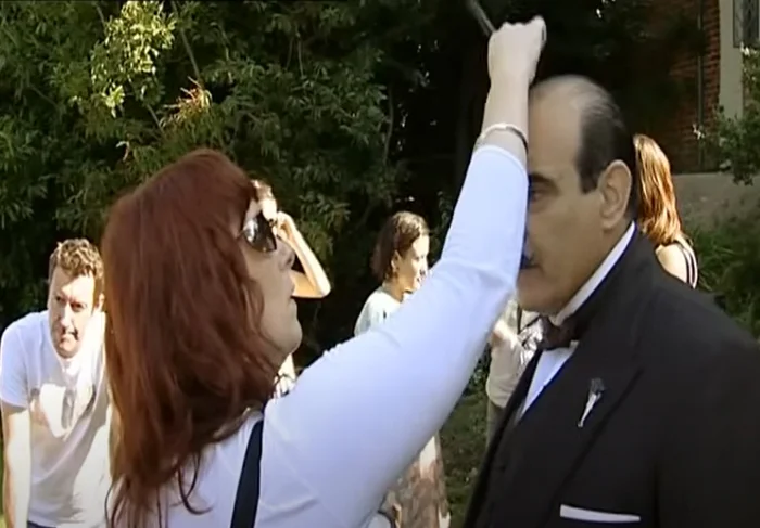 Как снимали сериал Пуаро Агаты Кристи: кадры со съемок и интересные факты Актеры и актрисы, Классика, Фото со съемок, Эркюль Пуаро, Дэвид Суше, Агата Кристи, Экранизация, Яндекс Дзен (ссылка), Ностальгия, Длиннопост