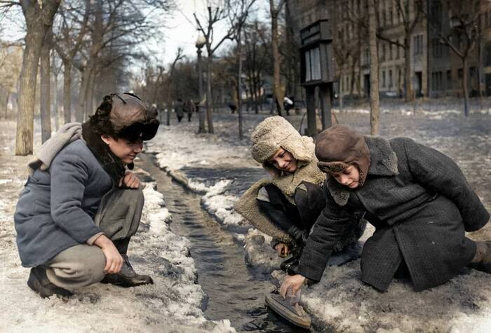 Апрель на Тверском бульваре .Москва ,1947 г