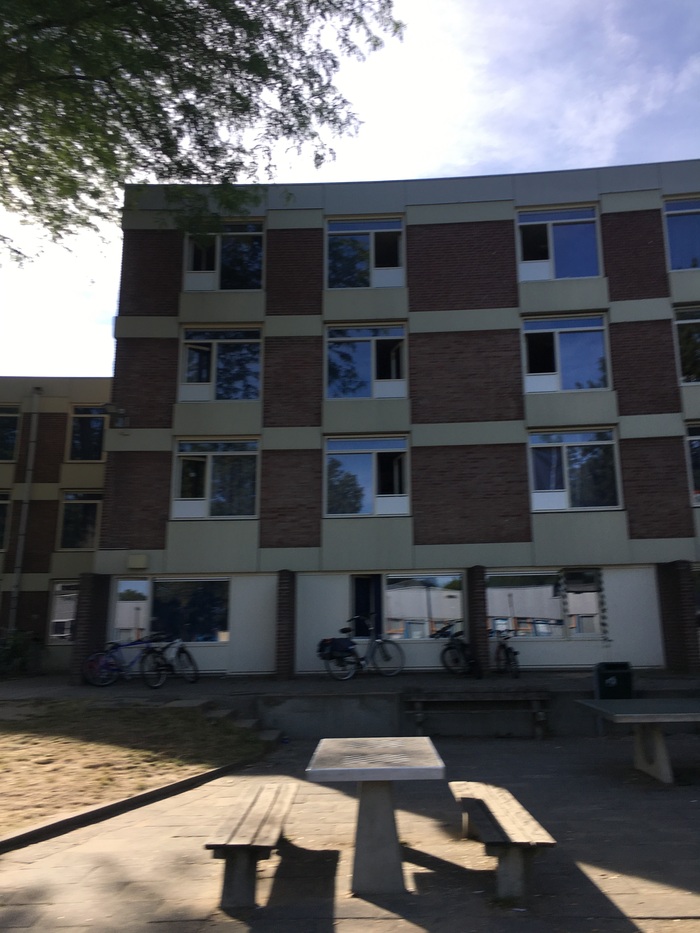 Так снаружи выглядит лагерь беженцев