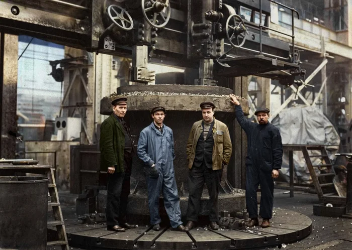 Жизнь Советского Ленинграда в 1930-е годы. 20 раскрашенных фотографий. Часть II Ленинградская область, Ленинград, Фотография, СССР, 1930-е, Историческое фото, История города, Старое фото, Колоризация, Длиннопост