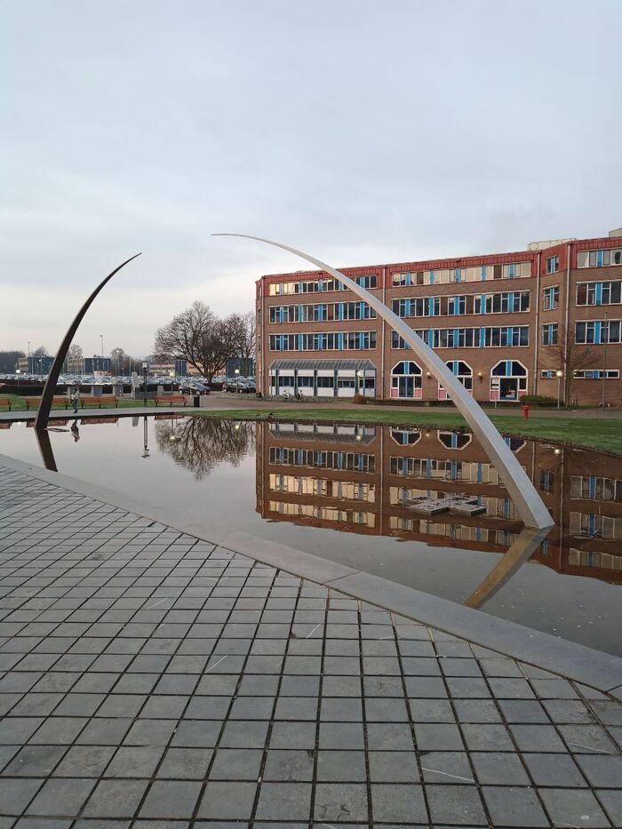 Ещё в Нидерландах любят из любого болота делать уютный пруд.