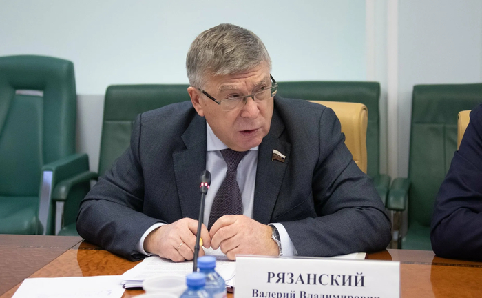 <!--noindex--><a href="https://pikabu.ru/story/stalo_izvestno_skolko_nuzhno_zarabatyivat_chtobyi_poluchat_pensiyu_v_100_tyisyach_rubley_12522284?u=https%3A%2F%2Fru.wikipedia.org%2Fwiki%2F%D0%A0%D1%8F%D0%B7%D0%B0%D0%BD%D1%81%D0%BA%D0%B8%D0%B9%2C_%D0%92%D0%B0%D0%BB%D0%B5%D1%80%D0%B8%D0%B9_%D0%92%D0%BB%D0%B0%D0%B4%D0%B8%D0%BC%D0%B8%D1%80%D0%BE%D0%B2%D0%B8%D1%87&t=https%3A%2F%2Fru.wikipedia.org%2Fwiki%2F%D0%A0%D1%8F%D0%B7%D0%B0%D0%BD%D1%81%D0%BA%D0%B8%D0%B9%2C_%D0%92%D0%B0%D0%BB%D0%B5%D1%80%D0%B8%D0%B9_%D0%92%D0%BB%D0%B0%D0%B4%D0%B8%D0%BC%D0%B8%D1%80%D0%BE%D0%B2%D0%B8...&h=f3d7989cee8db8f2549f4c054ded9a485b6b82cd" title="https://ru.wikipedia.org/wiki/,__" target="_blank" rel="nofollow noopener">https://ru.wikipedia.org/wiki/,__...</a><!--/noindex-->