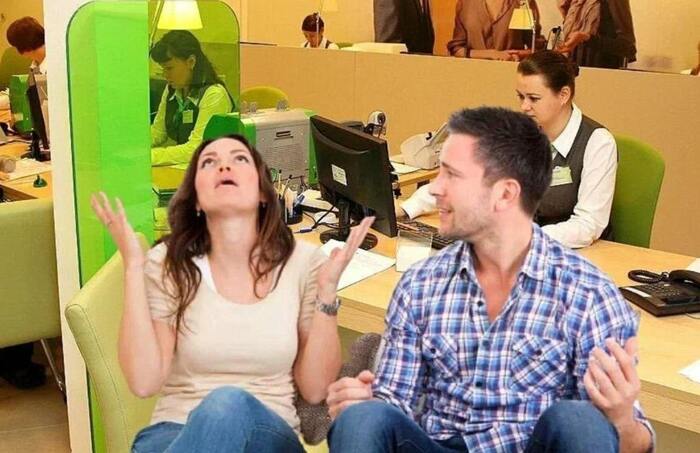 Женщина не пользовалась своей дебетовой банковской картой, но суд взыскал с неё долги по ней