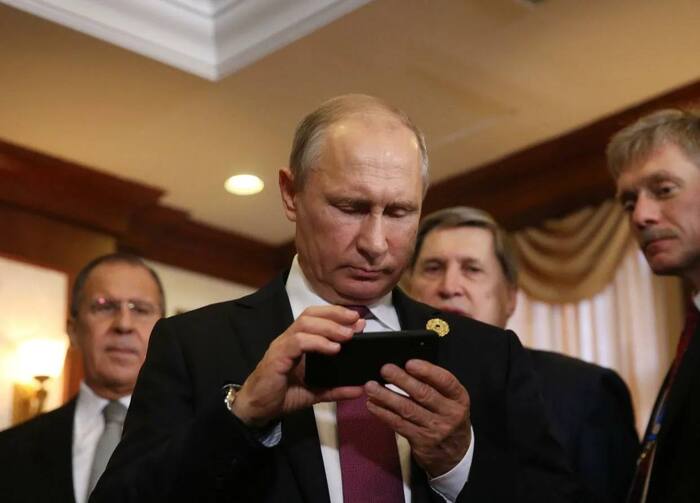   ,              , , , , , Fake News,  