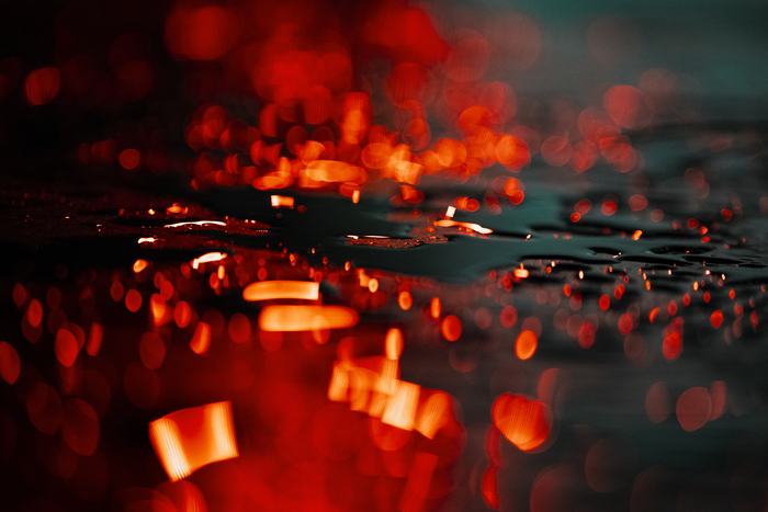 источником красного света послужил светофор.