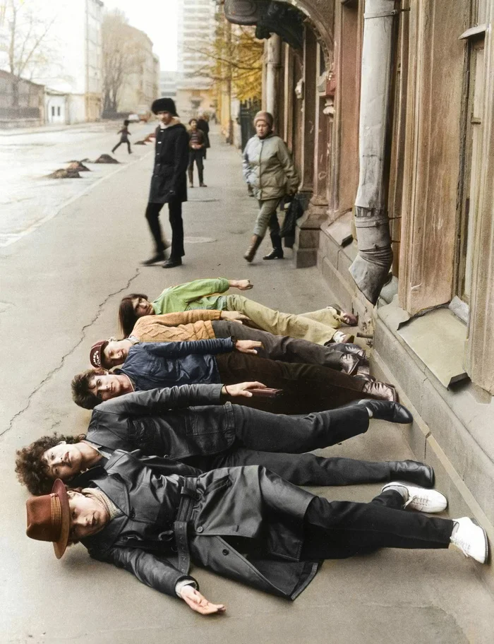 Подборка простых и потрясающих фотографий эпохи СССР. 20 раскрашенных фотографий. Часть XXI Старое фото, 20 век, СССР, Детство в СССР, 60-е, 70-е, 80-е, 50-е, Колоризация, Длиннопост Подборка простых и потрясающих фотографий эпохи СССР. 20 раскрашенных фотографий. Часть XXI Старое фото, 20 век, СССР, Детство в СССР, 60-е, 70-е, 80-е, 50-е, Колоризация, Длиннопост