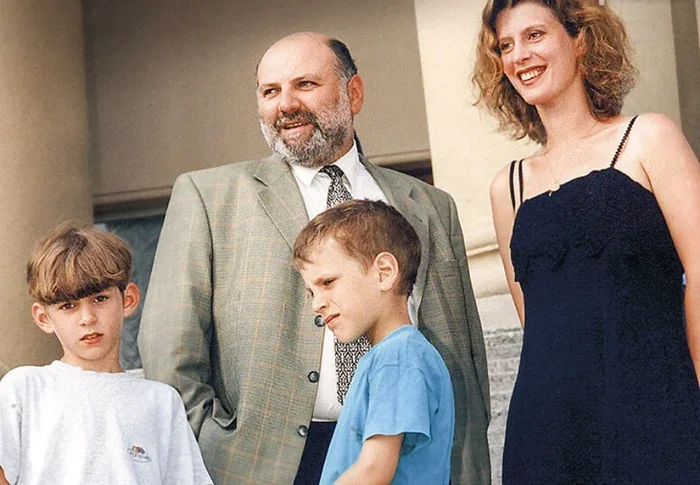 «Любовь, длиною в жизнь и страшная болезнь, которая поставила крест на счастье несгибаемой актрисы»... Советские актеры, Актеры и актрисы, Фото со съемок, Telegram (ссылка), Знаменитости, Советское кино, СССР, Театр, Сцена из фильма, Лейкоз, Прощание, Биография, Фильмы 80-х, Классика, Длиннопост, Фильмы, Люди, Любовь, Судьба, Память