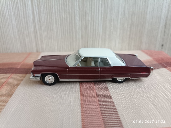 Greenlight 1:64 Cadillac Sedan devile