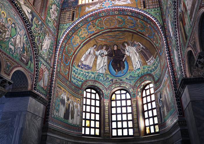 Мозаичный сюжет "Христос в окружении ангелов и святых".