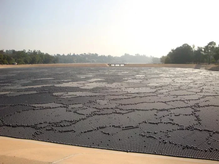 Озеро черных шаров в Лос-Анжелесе Земля, Планета Земля, Длиннопост