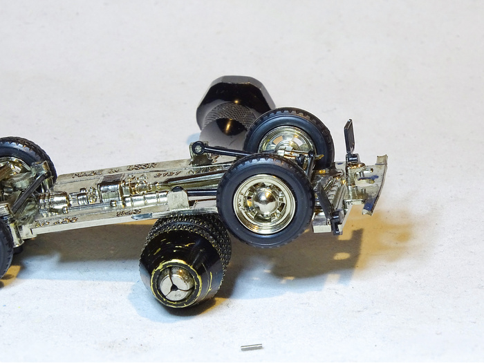 Рис. 6. Восстановление фаркопа на днище саратовской модели автомобиля ВАЗ-2121 «Нива» (А20)