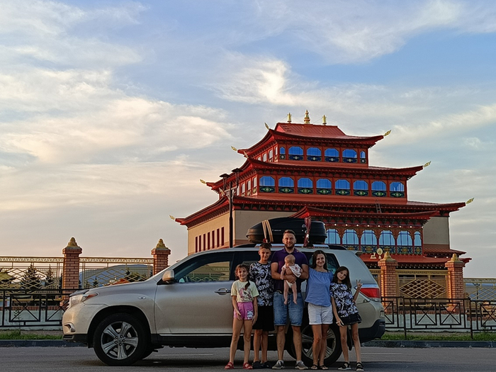 Посетили знаменитый Ивалгинский Датсан, правда во внутрь мы не успели.