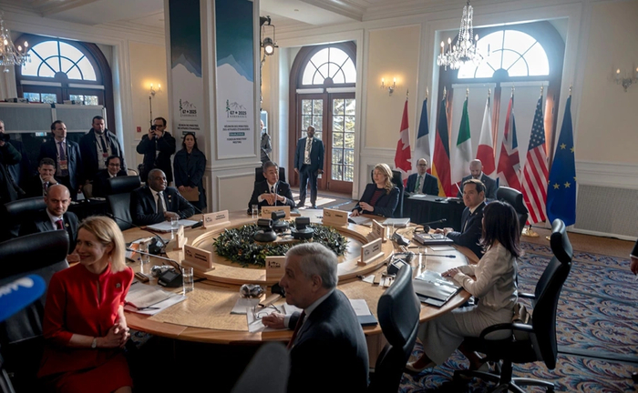    G7           , ,  , , , 