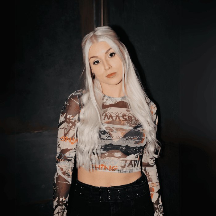 ROYALE LYNN все-таки решилась на альбом и ПРАВИЛЬНО СДЕЛАЛА! Все получилось в кайф, судя по видео треку из нового 2025 года...