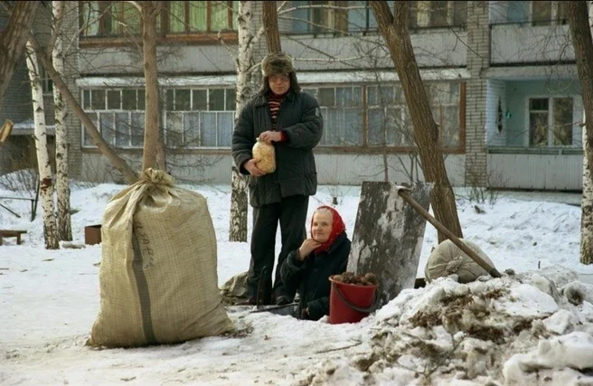 Интересные фотографии 90 -х (часть 113) 90-е, Детство 90-х, Ностальгия, Фотография, Эпоха, Знаменитости, Наоми Кэмпбелл, Roxette, Афганцы, Михей, Фильм Брат, Леня голубков, Группа Отпетые мошенники, Якубович, Кабаре-дуэт «Академия», Подборка, Длиннопост