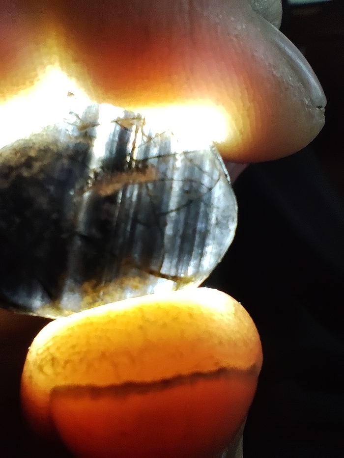 Обсидиан, полупрозрачный