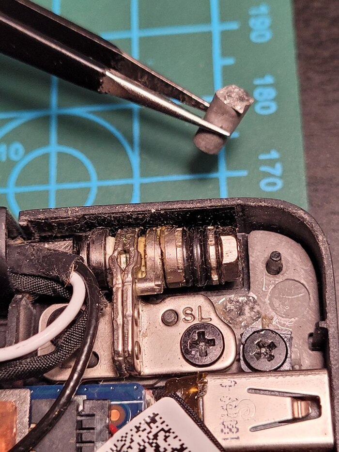 оторванное крепление