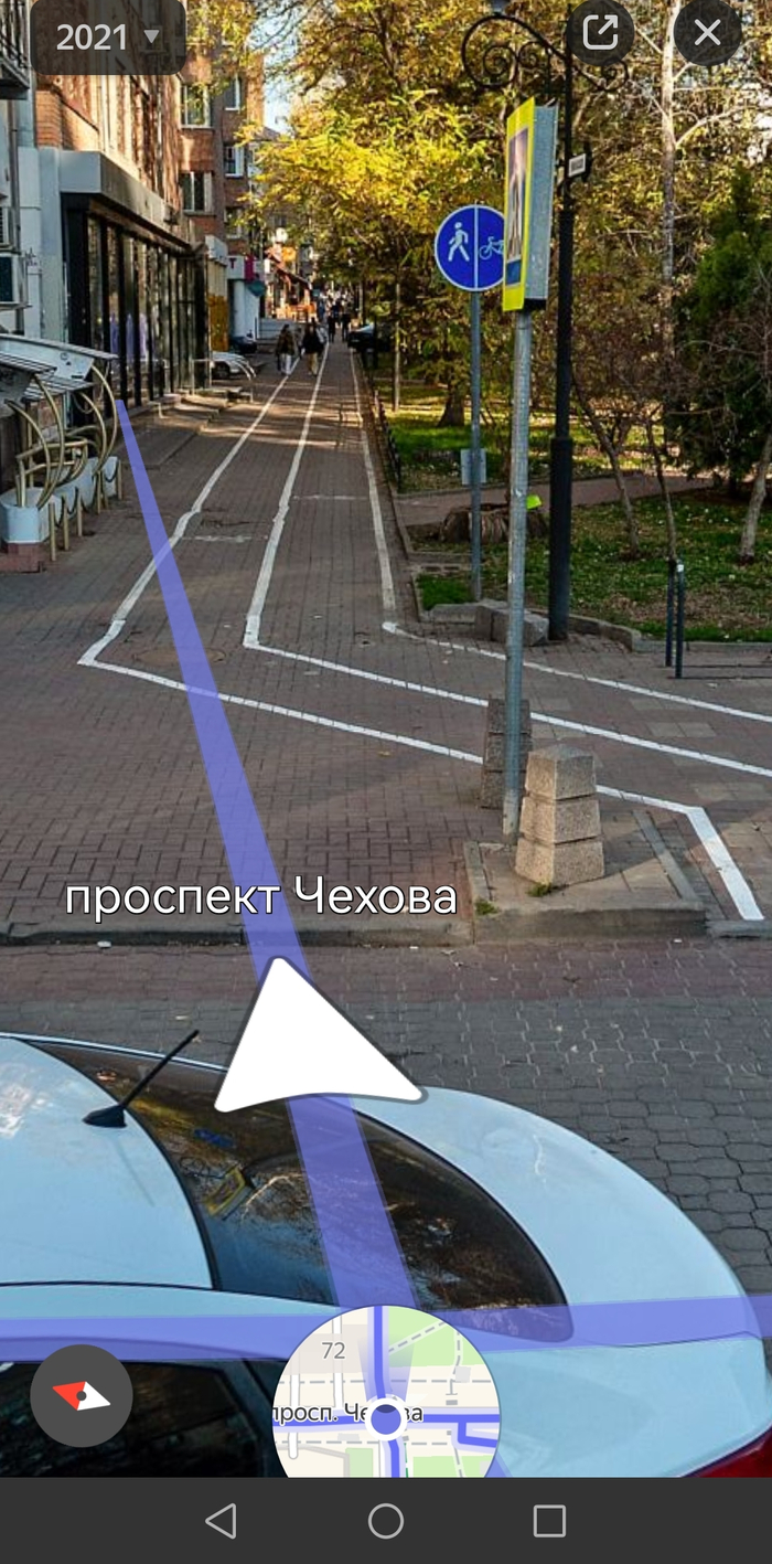 С одной стороны велодорожка