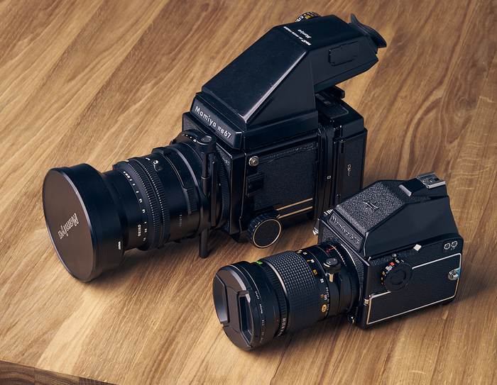 Справа - RB67 которая росла под шкафом.