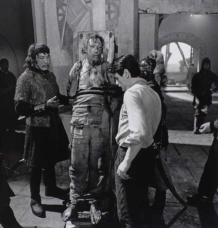 "Андрей Рублёв" (1966)- монах Патрикей. На съёмках фильма с Андреем Тарковским.