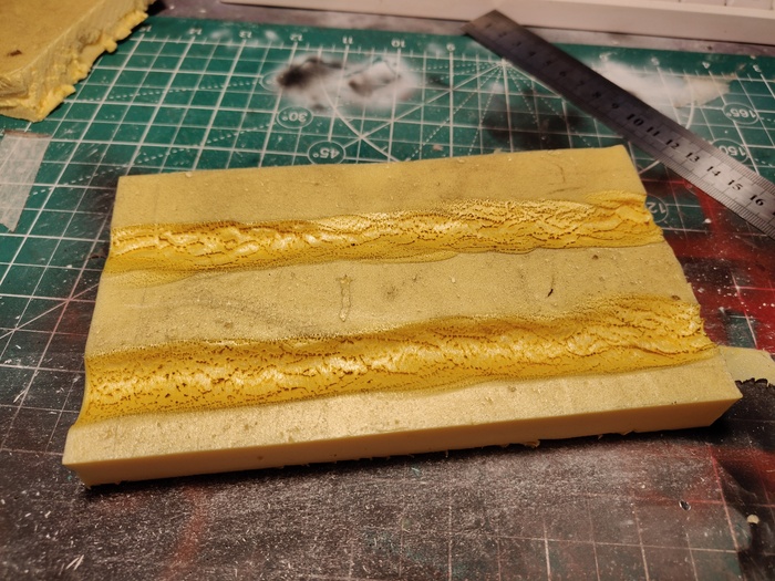 Основой стал пеноплекс. Колею аккуратно проплавил зажигалкой.