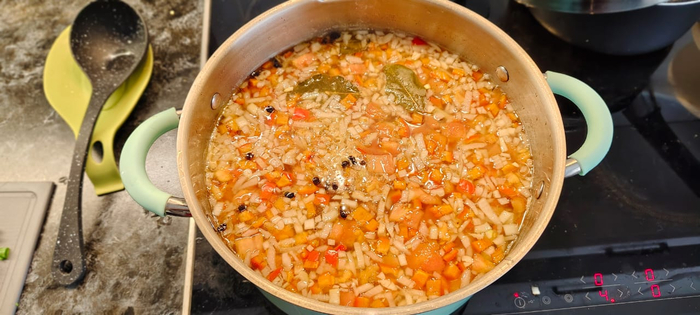 Варю ещё 15 минут. Всё вместе.