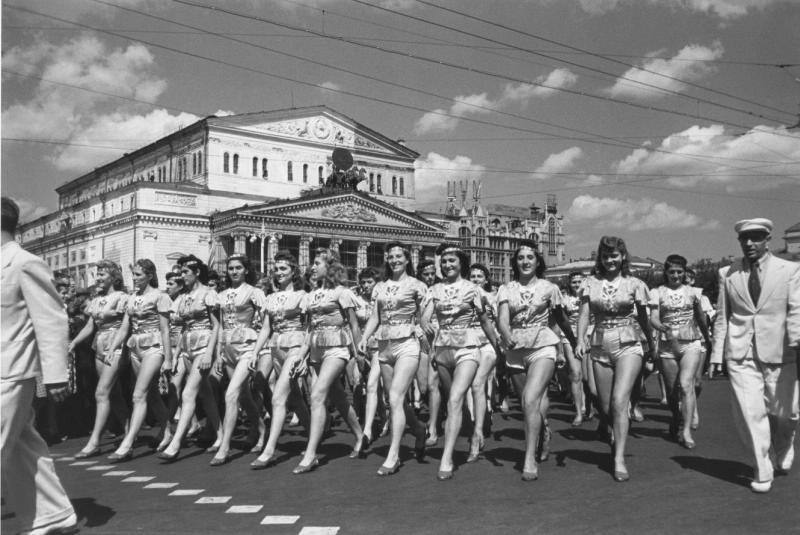 Physical Culture Parade in Honor of the 800th Anniversary of Moscow. Photo: Semyon Mishin-Morgenstern, September 7, 1947, Moscow - The photo, Black and white photo, Film, the USSR, Moscow, Old photo, 1947, Parade