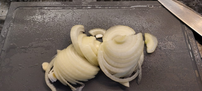 Режу лук полукольцами