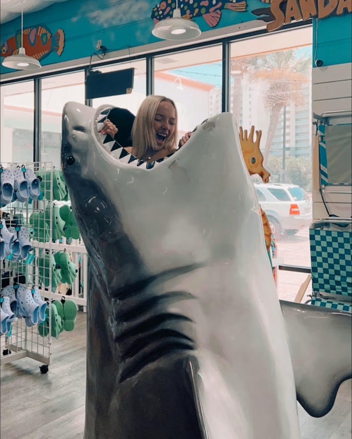 Эдиссон часто иронизирует над своей травмой. Похоже, это какой-то запредельный уровень проработанности