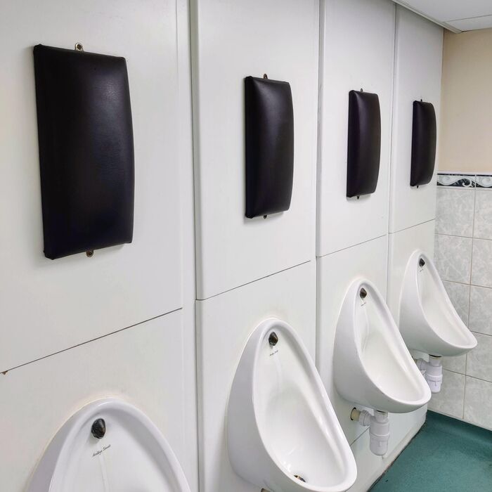 Владельцам баров на заметку: оснастите стены туалетов упорами для головы. В дупель пьяные клиенты вас оценят