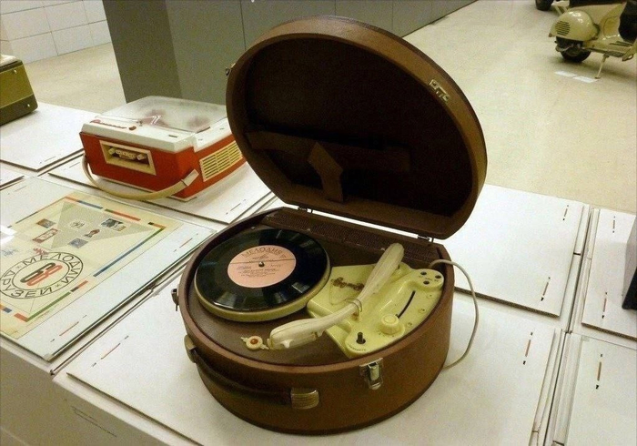 "" 1957      "" 1965   , ,  , 