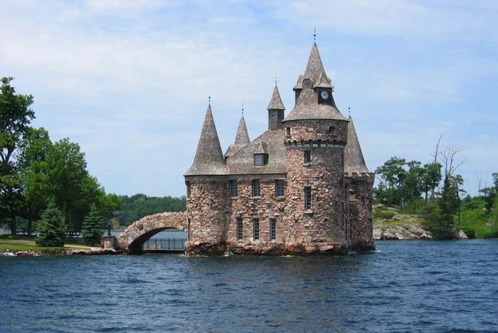 Замок Boldt Castle на о. Сердечный