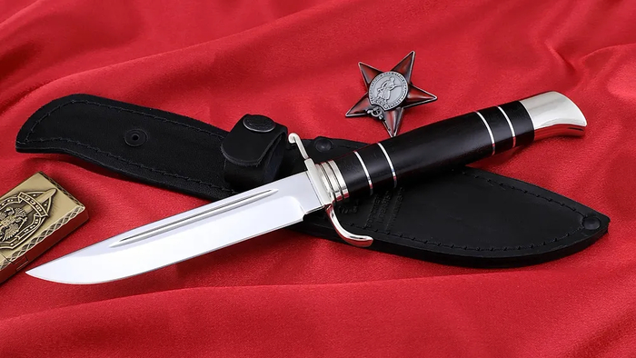 «Легендарные финки НКВД» — так зазывает покупателей современная реклама