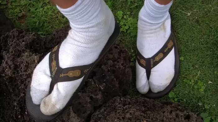 Сандалии с носком? Эка невидаль, вот вьетнамки с носком — зрелище куда более ужасное