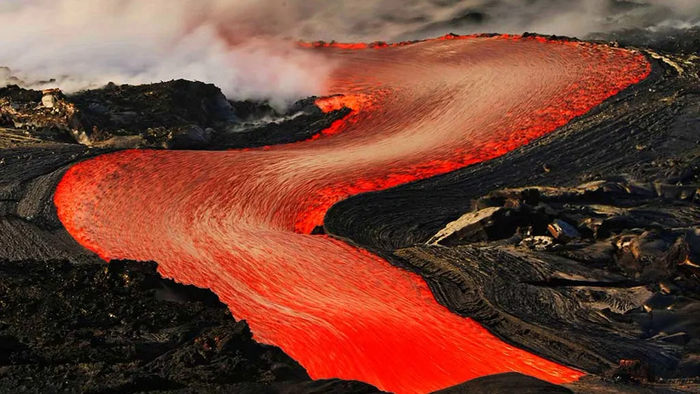 Температура лавы достигает отметки в 1200°С