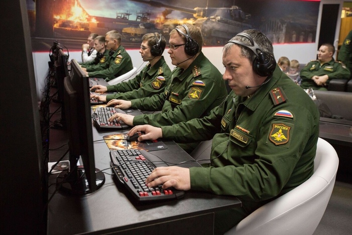 (Нашы слоняры на отдыхе. Уничтожают виртуальную вражескую технику)