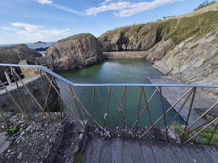    . Piscina salada.   . ,  