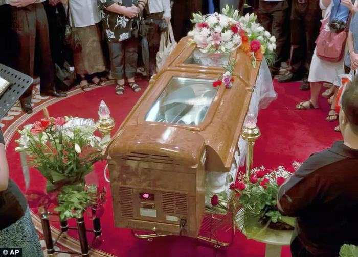 Люксовый гроб Флориана Чиоаба