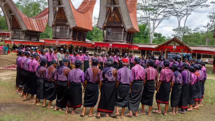 У племени Торайя принято веселиться на похоронах