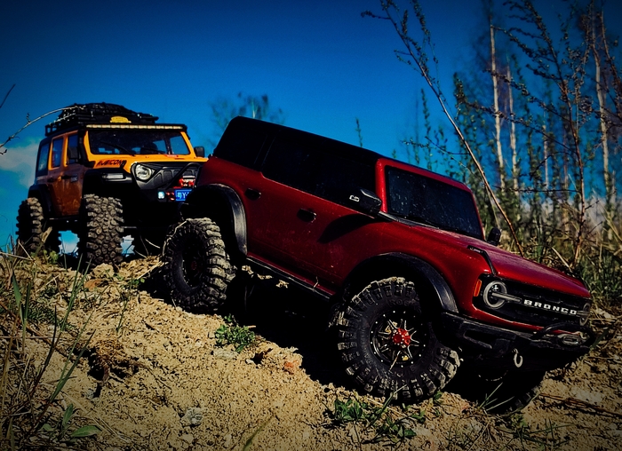 Traxxas Bronco vs Yikong Rubicon 4x4 Adventure USA & China Models Auto  , , , , , 
