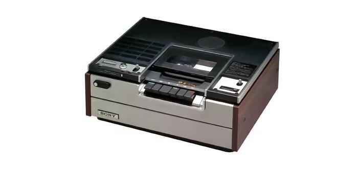 10.05.1975      Betamax [_] , , , , , , , , Sony, VHS, , 