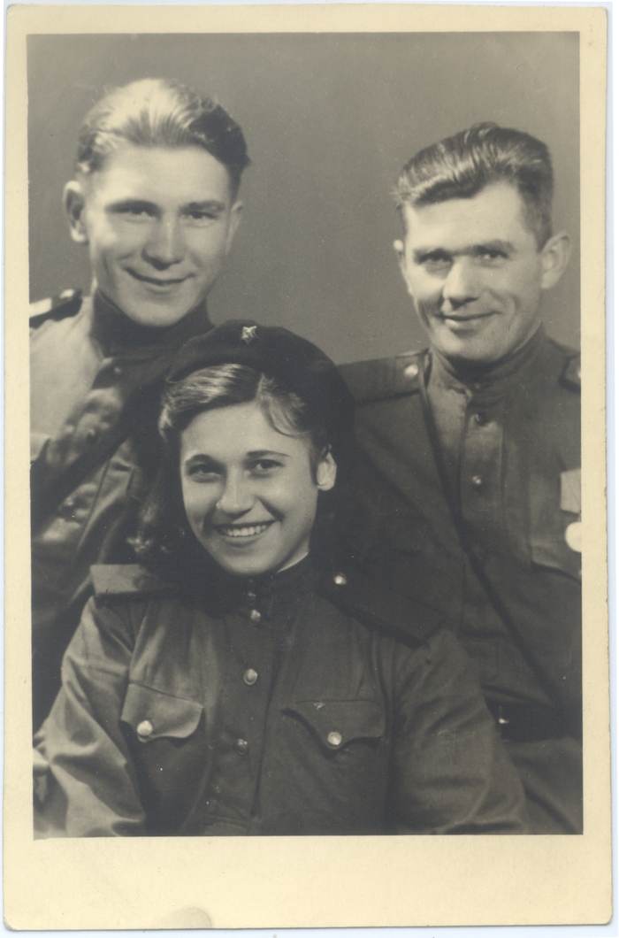 С сослуживцами в Таллине.