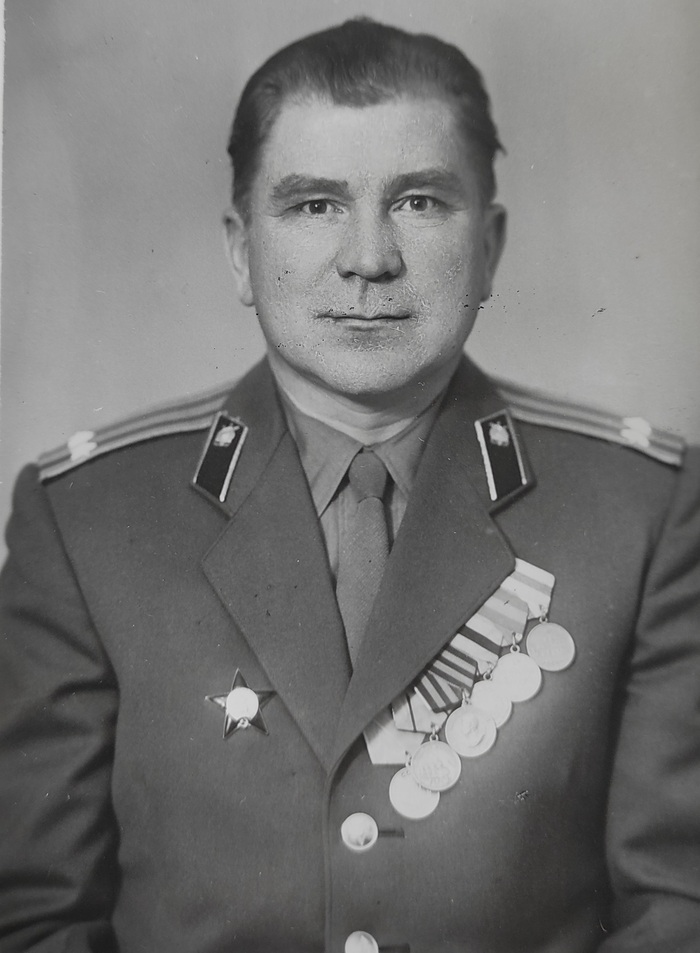 Фото из личного дела в военкомате.