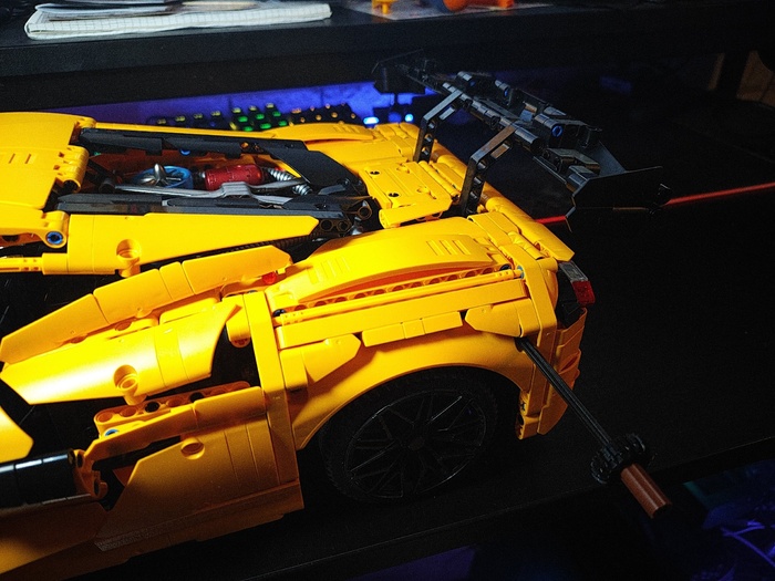 При отсутствии моторов, вручную можно регулировать как поднятие спойлера так и клиренс.