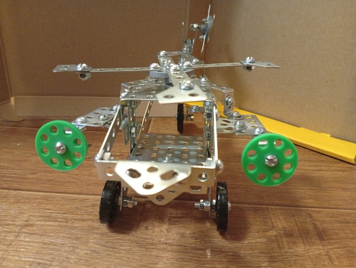 *Кабина и грузовой отсек.