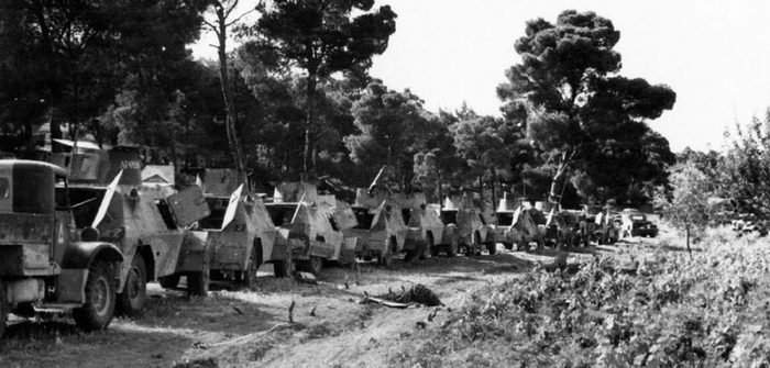 Выведенные из строя бронеавтомобили новозеландского кавалерийского полка