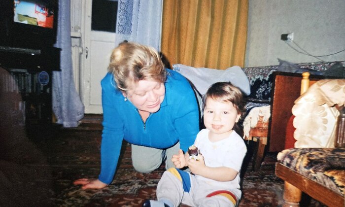 Бабушка помогала родителям воспитывать меня, пока те были на работе. Харьковская квартира