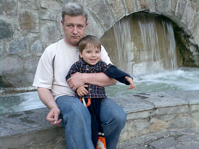 Я с папой недалеко от дельфинария