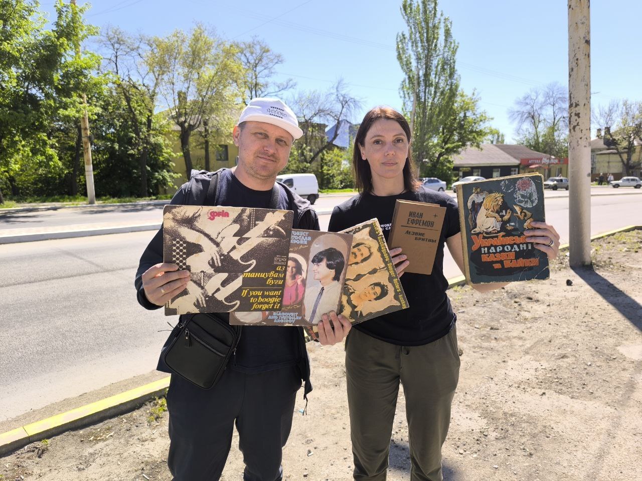 We couldn't pass by the flea market in Stakhanov - Crossposting, Pikabu publish bot
